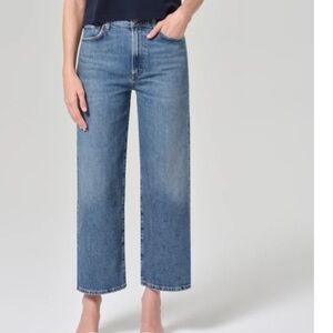 NWT Agolde Harper cropped jeans. Flattering mid-rise jean.